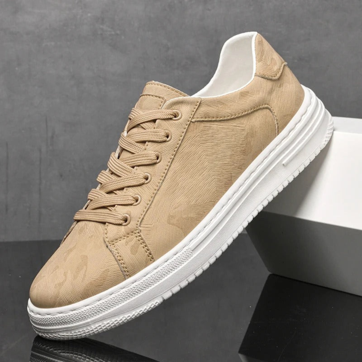 Men's Classic Lace-Up Sneakers