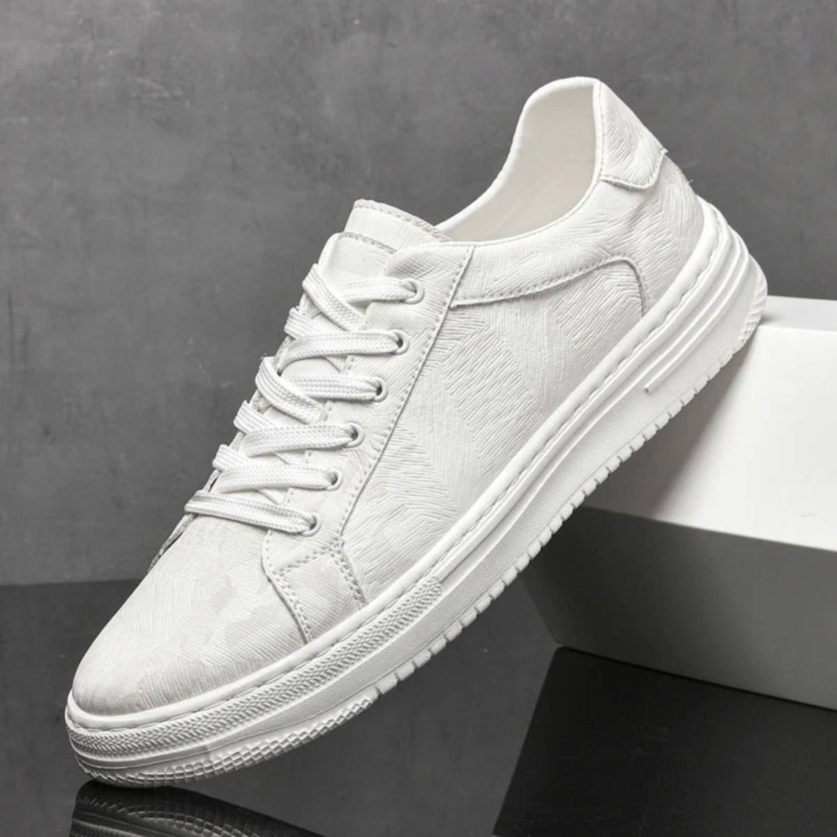 Men's Classic Lace-Up Sneakers