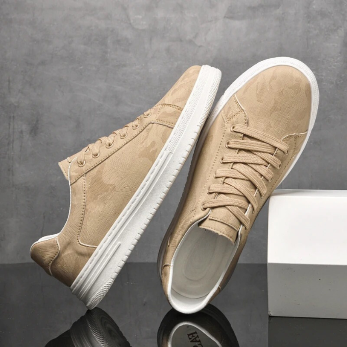 Men's Classic Lace-Up Sneakers