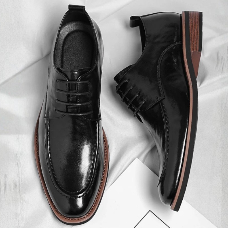 Men's Lace-Up Apron Toe Shoes