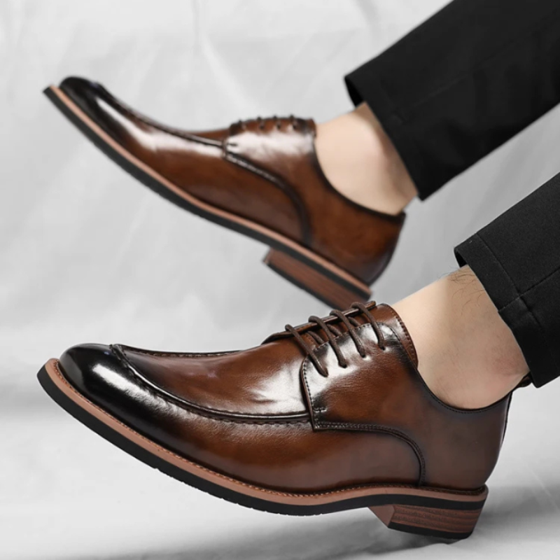 Men's Lace-Up Apron Toe Shoes