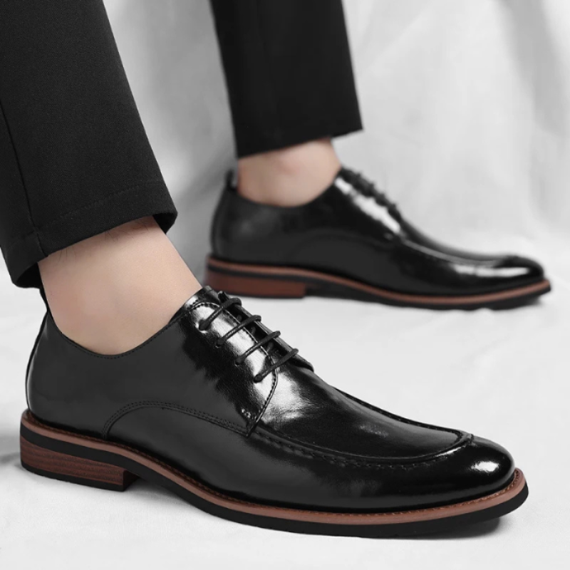 Men's Lace-Up Apron Toe Shoes